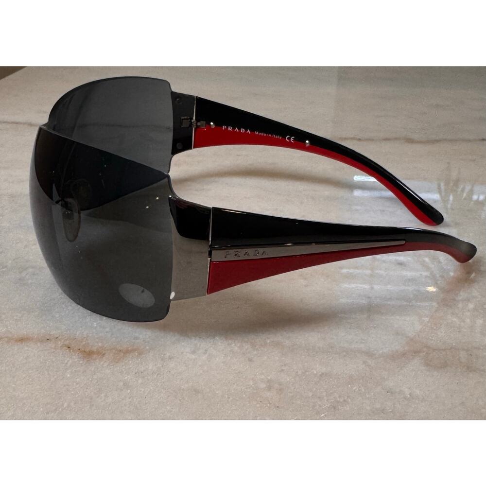 Y2K Vintage Prada SPR 54G Wrap Shield Sunglasses – Black & Red 5AV-1A1 - Picture 5 of 7